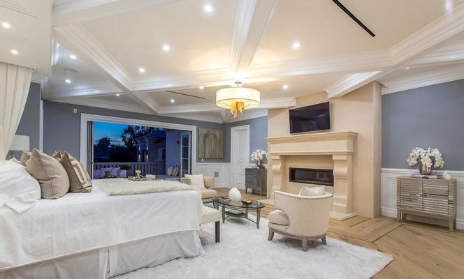 Phillies Legend Jimmy Rollins Lists Home for Record-Breaking $12 Million -  Cash Flow Sports